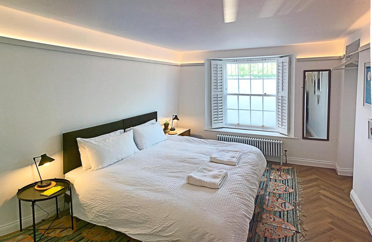 Ilfracombe Townhouse: Restored Historic Home Exterior photo